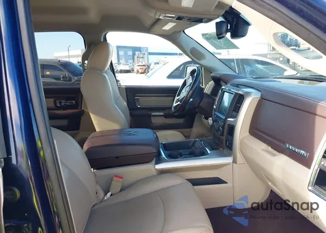 2015 Ram 1500 Laramie z USA, uszkodzony, nr VIN 1C6RR7NT7FS776199